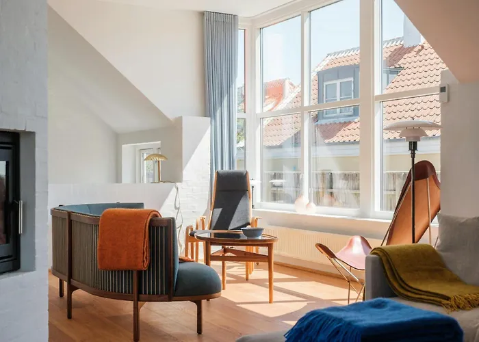 Enjoy Sea Views In Summer House *