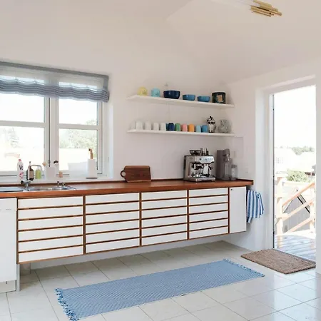 Enjoy Sea Views In Summer House
