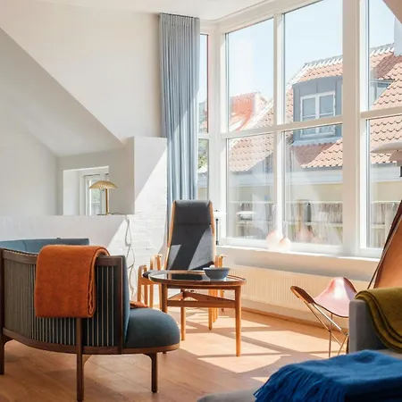Enjoy Sea Views In Summer House *