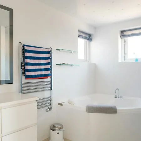 Enjoy Sea Views In Summer House 斯卡恩